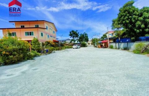 ขายบ้านสร้างเองลักษณะเป็นอาคารพาณิชย์สองชั้นครึ่ง บนที่ดิน 1 ไร่ 3 งาน 69.2 ตร.ว