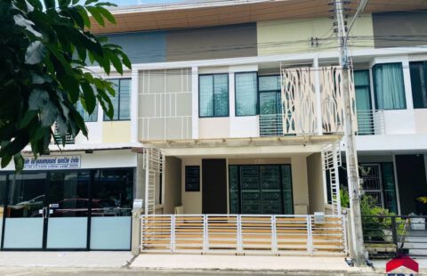 #เดอะทรัสต์ทาวน์ ทาวน์เฮ้าส์หลังใหญ่ ทำเลหน้าสวน  โล่งโปร่งสบาย