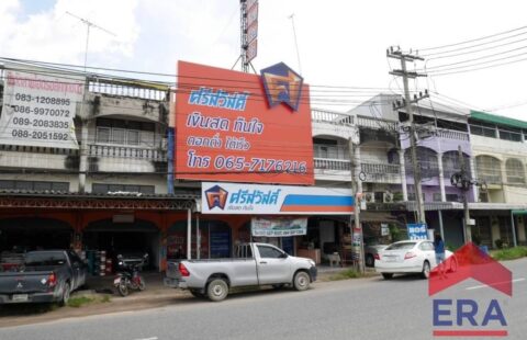 Vายด่วน​ อาคารพาณิชย์​ 2​คูหา​  2ชั้นครึ่ง พร้อมผู้เช่า​  พื้นที่​ 44​ ตรว.​  ใกล้สี่แยกเนินโมก เดินทางสะดวก​ ใกล้ถนนเส้น​ 331 และนิคมอุตสาหกรรมบ้านบึง​