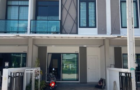 #ขายทาวน์โฮม2ชั้นศรีราชา บ้านอยู่หน้าสวนของโครงการค่ะ อายุบ้าน 4 ปี เจ้าของบ้านดูแลบ้านดีมากค่ะ