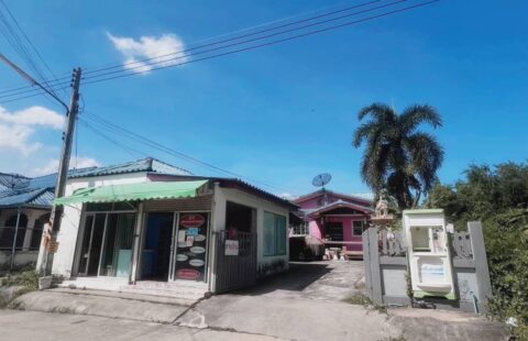 #ขายบ้านสร้างเองพื้นที่เยอะ #บ้านเดี่ยวชั้นเดียว หน้าบ้านสามารถเปิดร้านค้า ร้านเสริมสวย และ ตู้ซักผ้าหยอดเหรียญได้ #ซื้อปุ๊บมีรายได้ปั๊บ #ซื้อเพื่ออยู่อาศัยหรือลงทุนก็คุ้มค่าระยะยาว