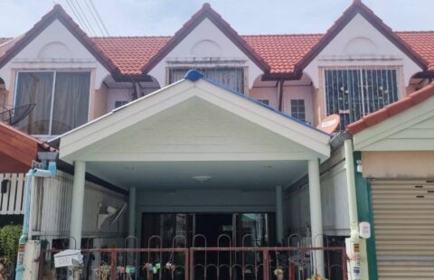 #ขายทาวน์โฮม2ชั้น #ขายบ้านพัทยา เดินทางสะดวก , เข้า-ออกได้หลายเส้นทาง , น้ำไม่ท่วม , ไม่แออัด 📌 พิกัด : #หมู่บ้านงามเจริญ (หลัง รพ.กรุงเทพ-พัทยา)