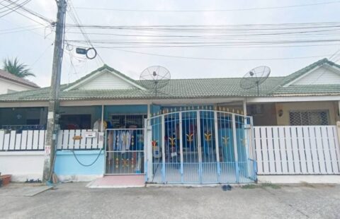 #ขายบ้านทาวน์เฮ้าส์ชลบุรี   #ขายต่ำกว่าราคาตลาด  1.1 ลบ    พิกัด : ซ.เพชรบ้านสวน 12