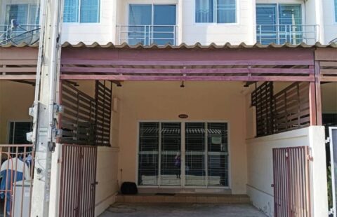 🏡P ให้เช่าบ้านทาวน์เฮ้าส์2ชั้นศรีราชา  👉ราคา 8,500 /เดือน ฝั่งสวนเสือ ใกล้ห้างเจปาร์ค, นิคมปิ่นทอง #หมู่บ้านบูรพาแลนด์สวนเสือ  19.5 ตารางวา