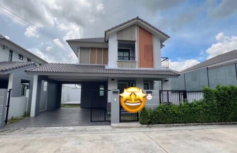 K#ขายบ้านเดี่ยว2ชั้น #บ้านใหม่ไม่เคยเข้าอยู่เลย  📌 พิกัด : #หมู่บ้านไลฟ์อินเดอะการ์เด้น สวนเสือ ศรีราชา พื้นที่ 54.3 ตร.ว. 3 ห้องนอน 3 ห้องน้ำ จอดรถได้ 2 คัน ✅ พื้นชั้น 2 เปลี่ยนเป็นกระเบื้อง