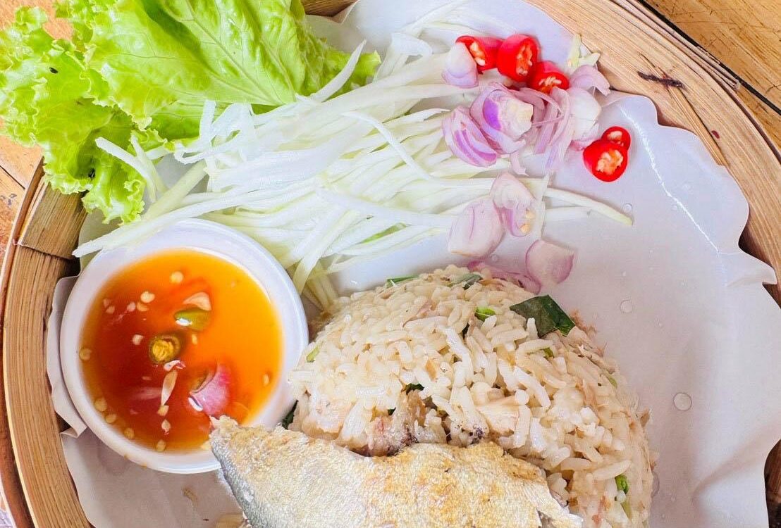ร้านข้าวลงเข่งบางแสน